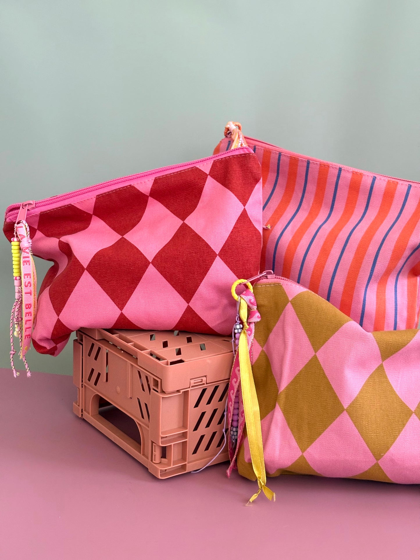 Etui/toilettasje + vrolijke sleutelhanger - Ruit licht roze/groen