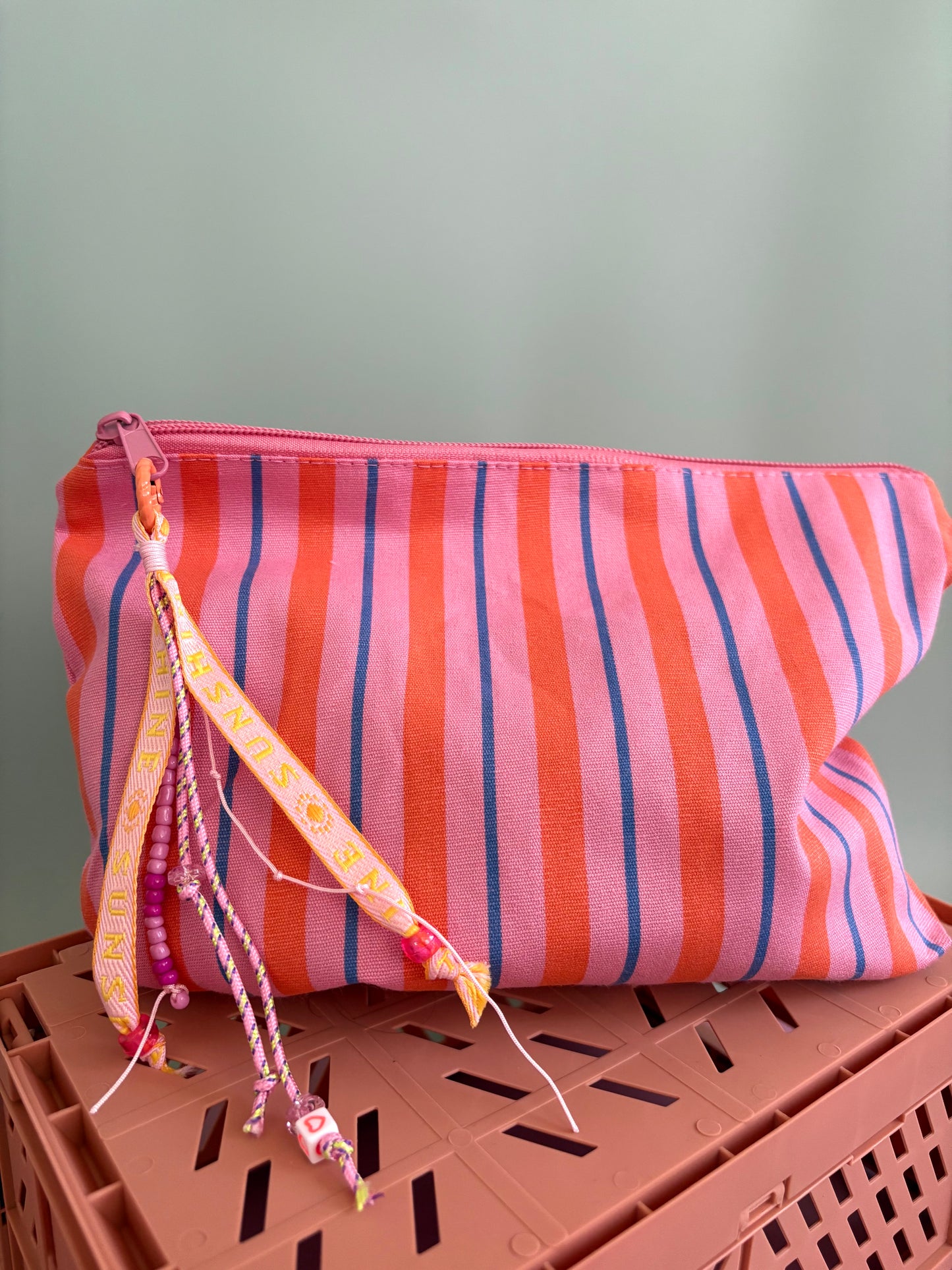 Etui/toilettasje + vrolijke sleutelhanger - Gestreept oranje/blauw
