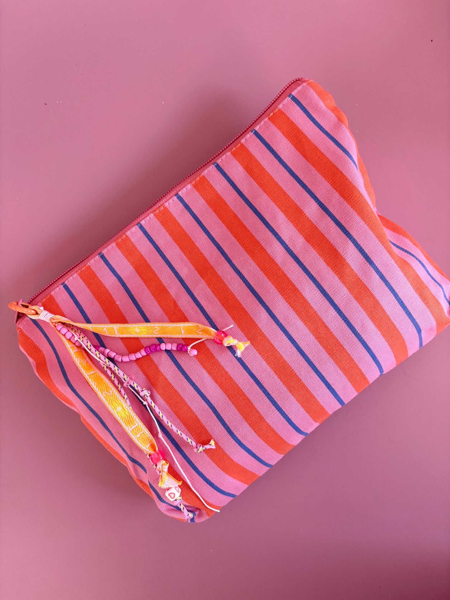 Etui/toilettasje + vrolijke sleutelhanger - Gestreept oranje/blauw