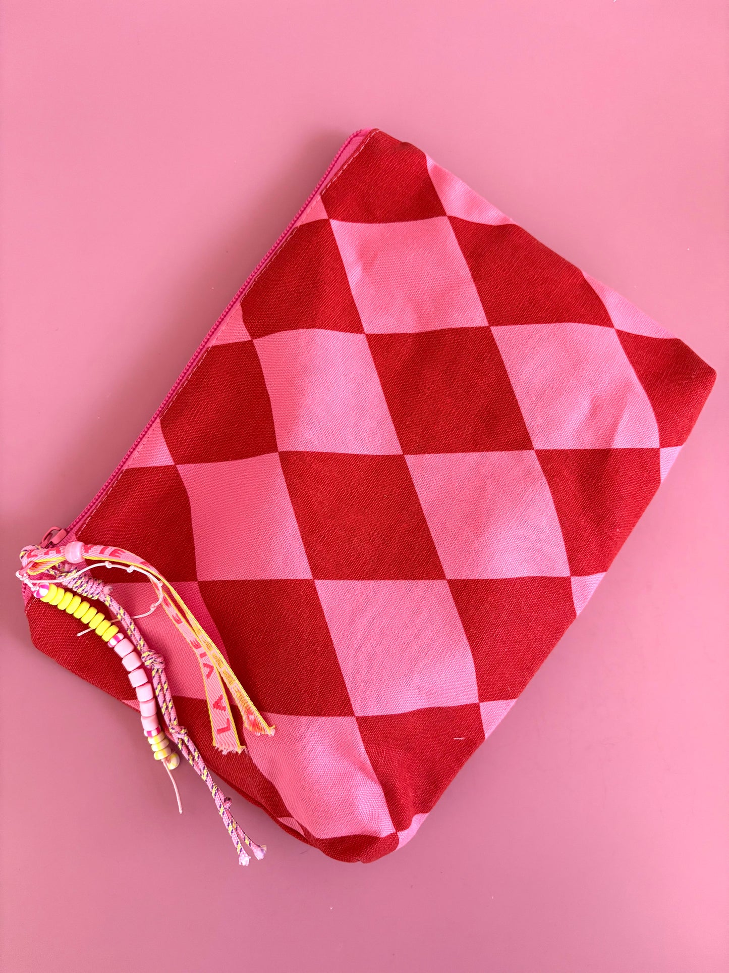Etui/toilettasje + vrolijke sleutelhanger - Ruit roze/rood