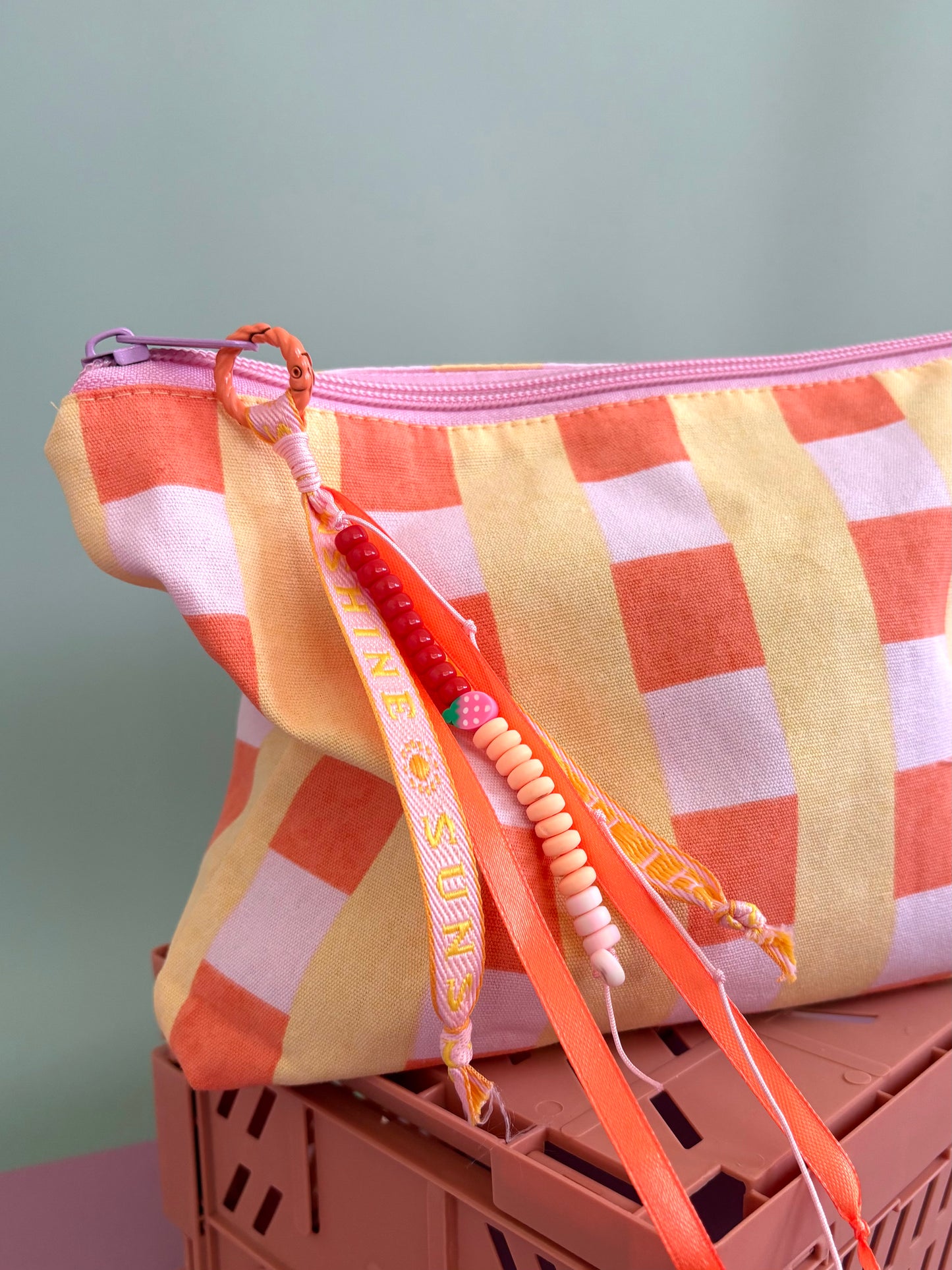 Etui/toilettasje + vrolijke sleutelhanger - Geblokt oranje/geel