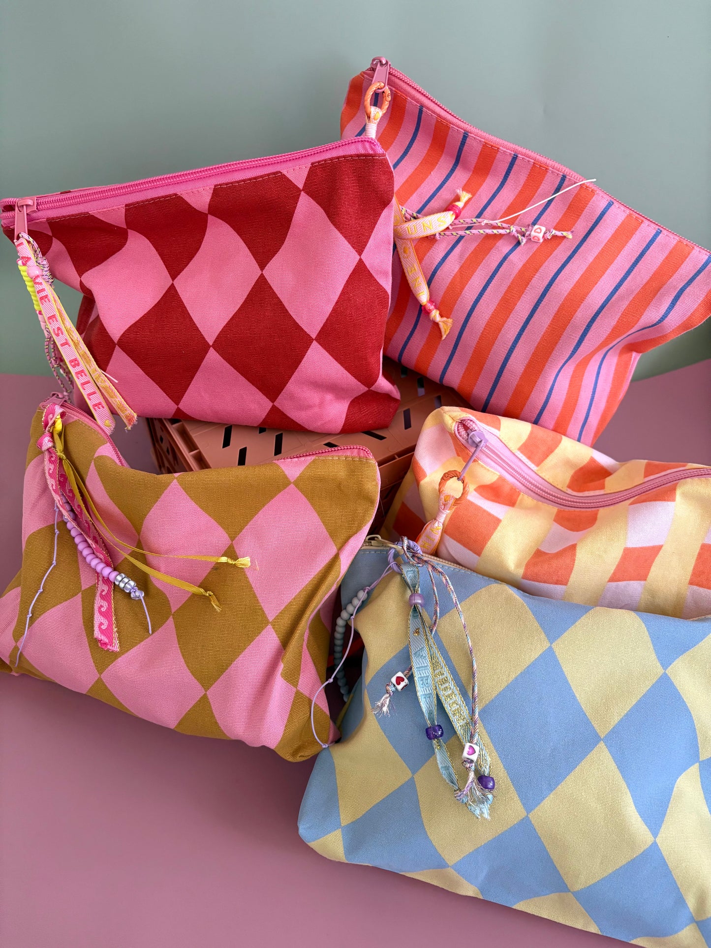 Etui/toilettasje + vrolijke sleutelhanger - Ruit licht roze/groen
