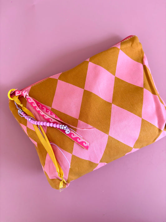 Etui/toilettasje + vrolijke sleutelhanger - Ruit licht roze/groen