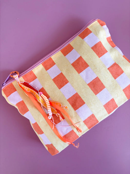 Etui/toilettasje + vrolijke sleutelhanger - Geblokt oranje/geel